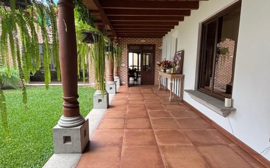 CASA EN VENTA, CONDOMINIO CONDADO DEL OBISPO ANTIGUA GUATEMALA