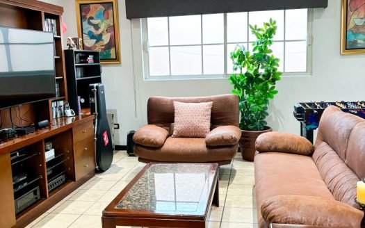 Casa en Venta en Carretera a El Salvador Km 13.5 Camino a Cristo Rey – Cerca de Colegios Montessori y Metropolitano