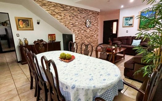 Casa en Venta en Carretera a El Salvador Km 13.5 Camino a Cristo Rey – Cerca de Colegios Montessori y Metropolitano