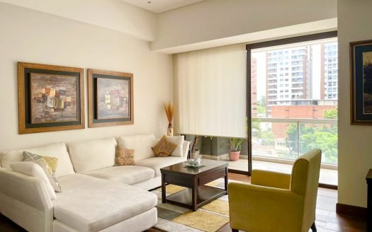 Apartamento amueblado en renta en edificio Tiffany 5ta Avenida z.14